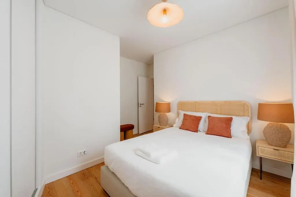 Lisbon Orange House - Beautiful Two-Bedroom Apartment 1D Portugal
