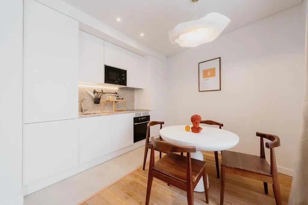 Lisbon Orange House - Beautiful Two-Bedroom Apartment 1D 0*,