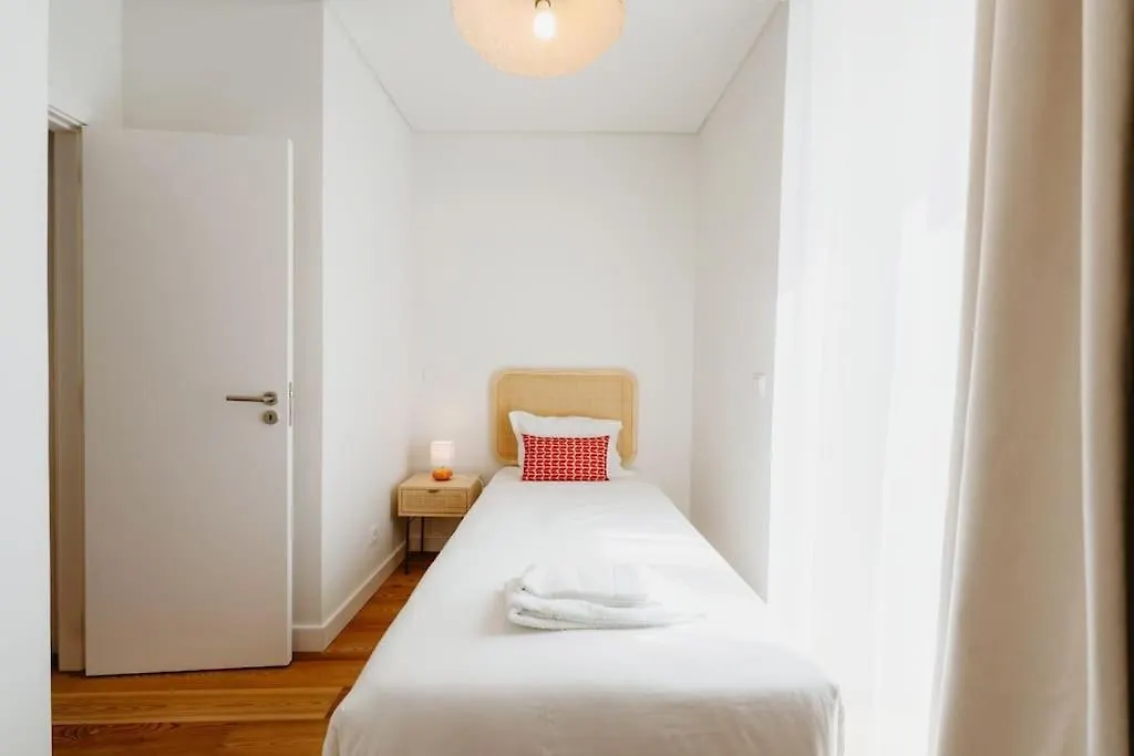 Lisbon Orange House - Beautiful Two-Bedroom Apartment 1D 0*,  Portekiz