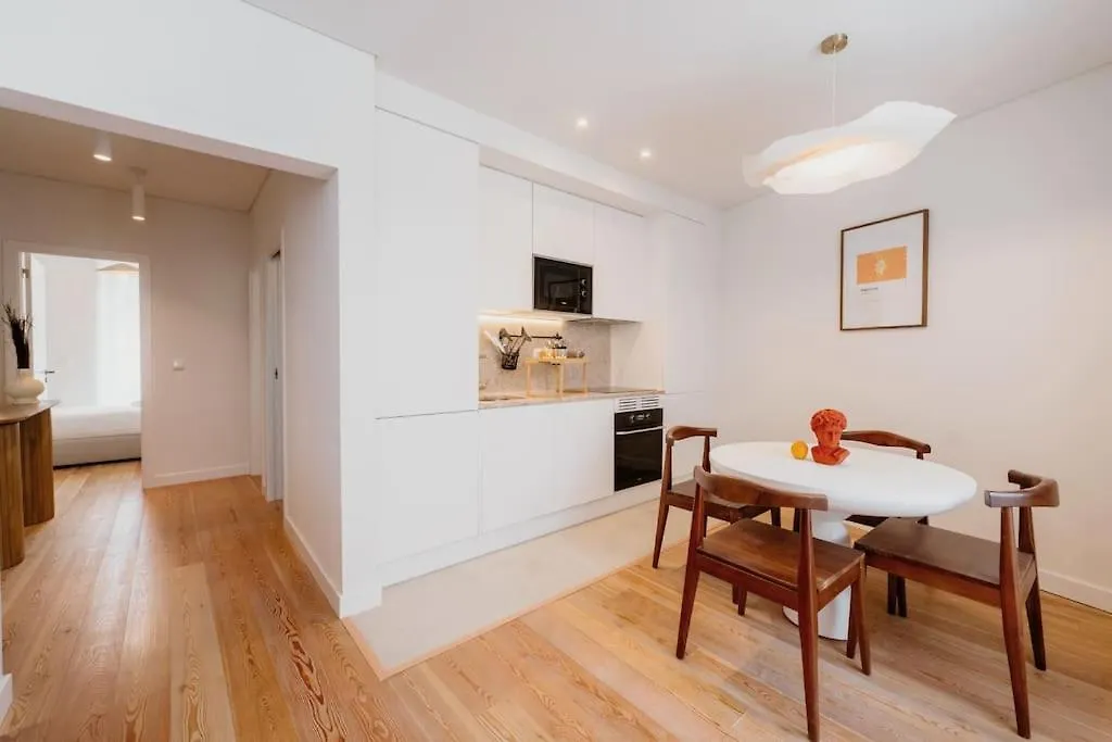 Lisbon Orange House - Beautiful Two-Bedroom Apartment 1D 0*,