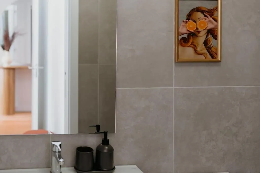 Lisbon Orange House - Beautiful Two-Bedroom Apartment 1D