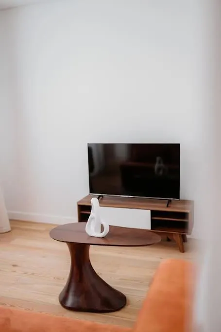 Lisbon Orange House - Beautiful Two-Bedroom Apartment 1D